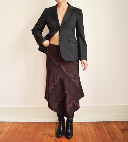 Asymmetric skirt