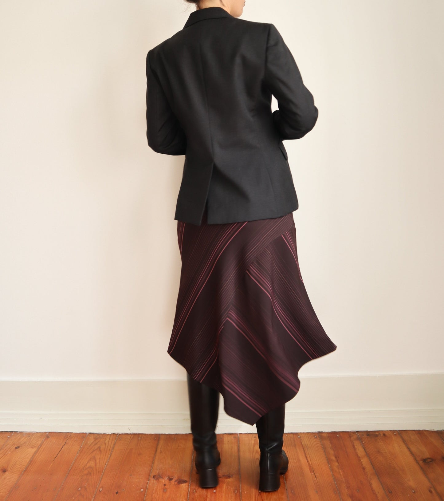 Asymmetric skirt